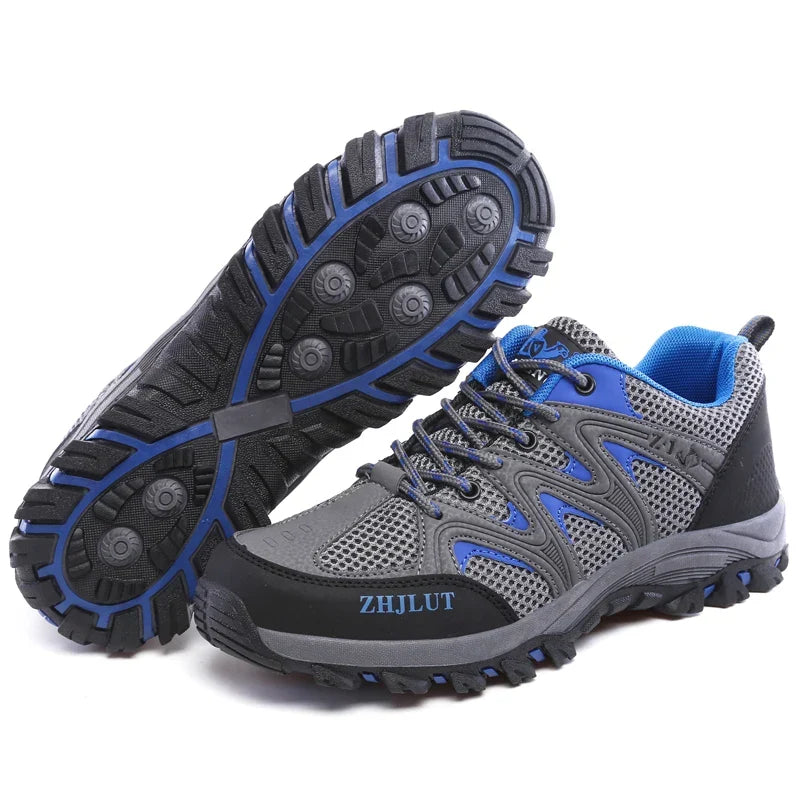 Rosa-weiße Damen Outdoor Schuhe in der Natur, bereit für Ihr nächstes Wander-Erlebnis.