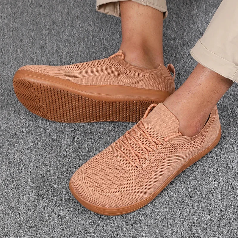 Herren Alltags-Sneaker mit weite Zehenbox, gepolsterter Sohle & leichter Bauweise.