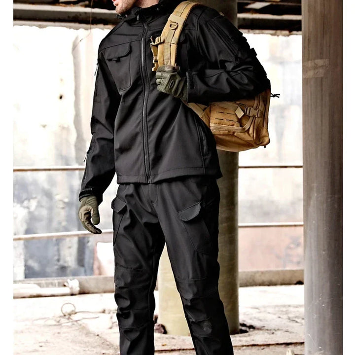 Warmer Thermoanzug Herren mit optimalem Kälteschutz, ideal für Winterkleidung und kalte Outdoor-Bekleidung.