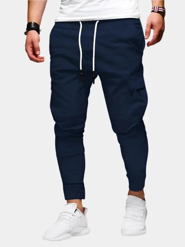 Nahaufnahme des robusten Stoffs der sportlichen Herren Jogger Hose, weich & haltbar.