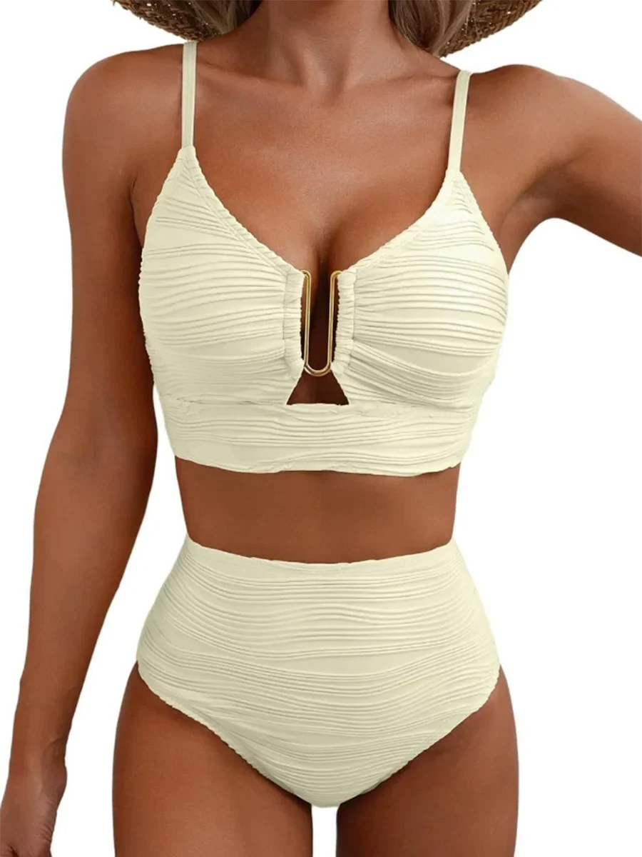 Moderner einfarbiger Damen Bikini. High-Waist Hose und U-Draht Top, ideal für Strand und Pool im Sommer.