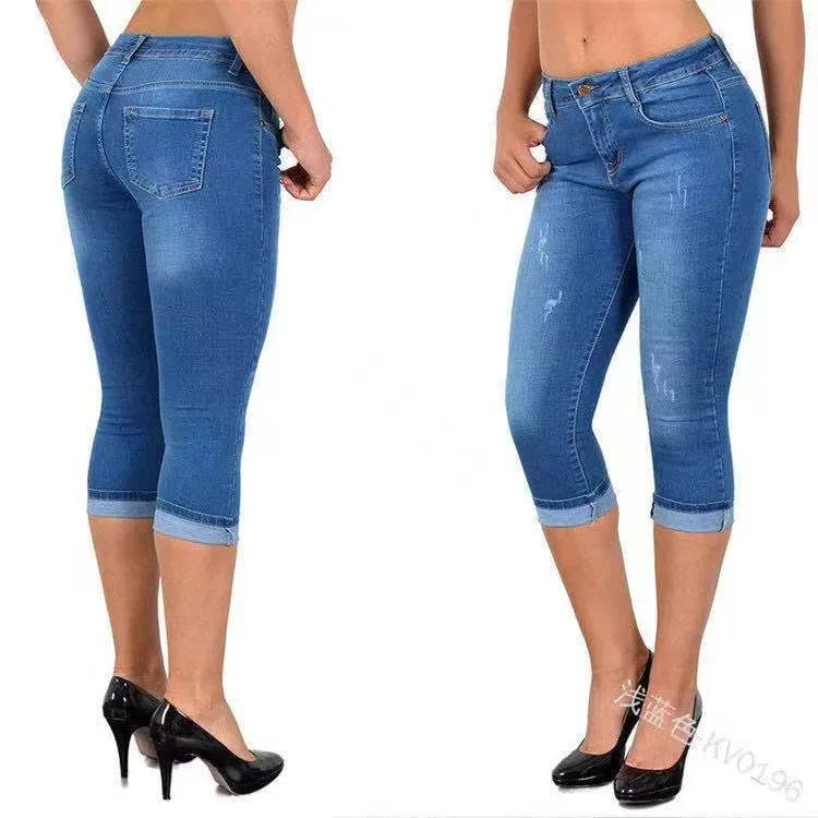 Stilvolle Damen Caprihose aus weichem Denim, im Slim Fit Design. Eine bequeme und modische Jeans für den Sommer.