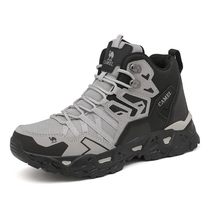 Funktionale graue Herren Wanderschuhe. Bieten robusten Halt & Komfort für unwegsames Gelände und jedes Abenteuer.