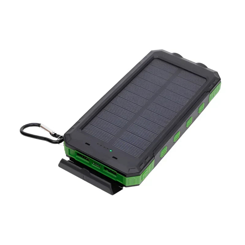 Kompakte Solar Powerbank mit integrierter Taschenlampe. Ideales Handy-Ladegerät für unterwegs & Notfälle.