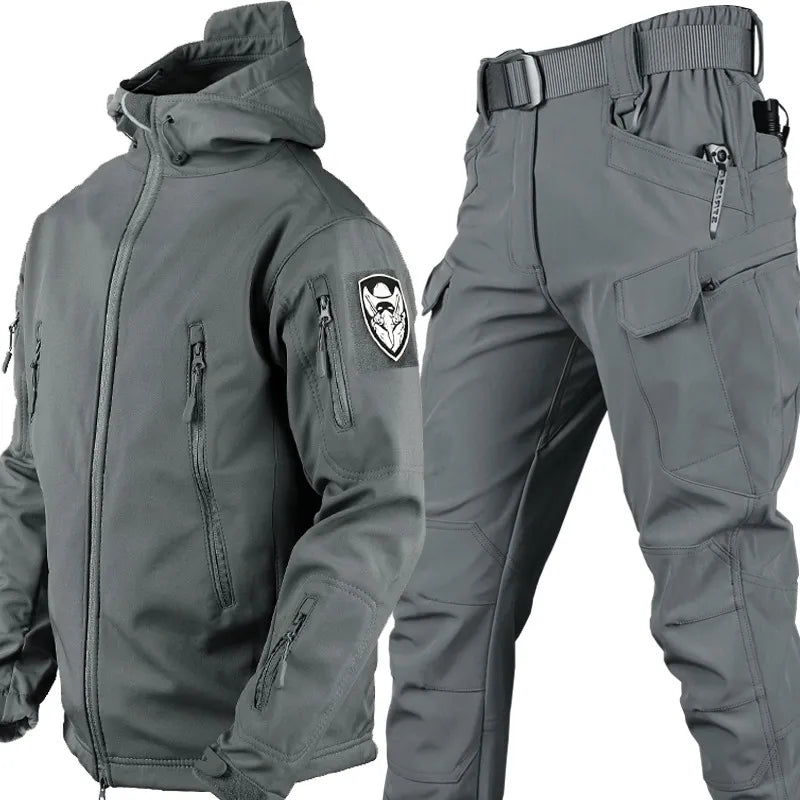 Vielseitiges Herren Outdoor-Set: taktische Jacke & strapazierfähige Hose. Robuste Herrenbekleidung für Abenteuer & Freizeit.