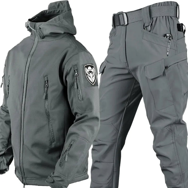 Vielseitiges Herren Outdoor-Set: taktische Jacke & strapazierfähige Hose. Robuste Herrenbekleidung für Abenteuer & Freizeit.