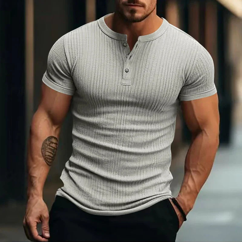 Herren Freizeit T-Shirt im Henley-Design, Kurzarm, mit ansprechendem Strukturmuster & bequemem Fit.