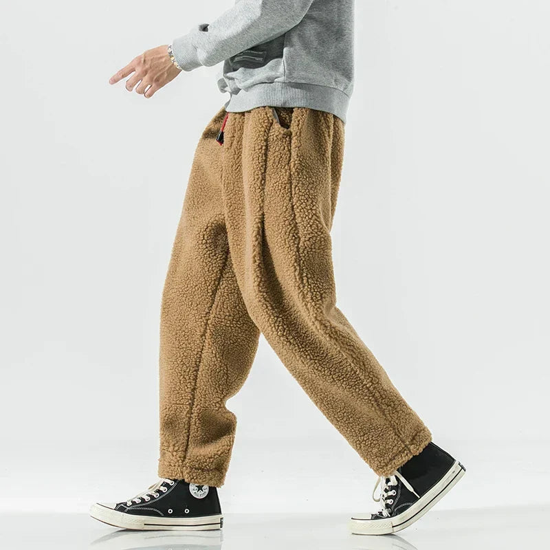 Herren warme Sweathose für Winter & Freizeit. Gemütlicher Tragekomfort, ideal für kalte Tage.