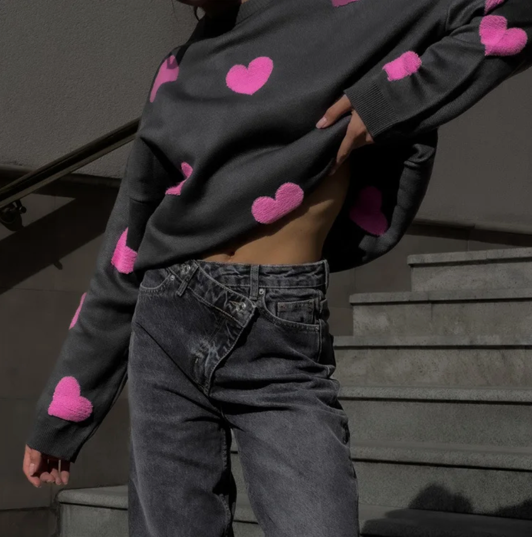 Eleganter Damen-Winterpullover, vielseitig kombinierbar. Must-have für Herbst und Wintermode.