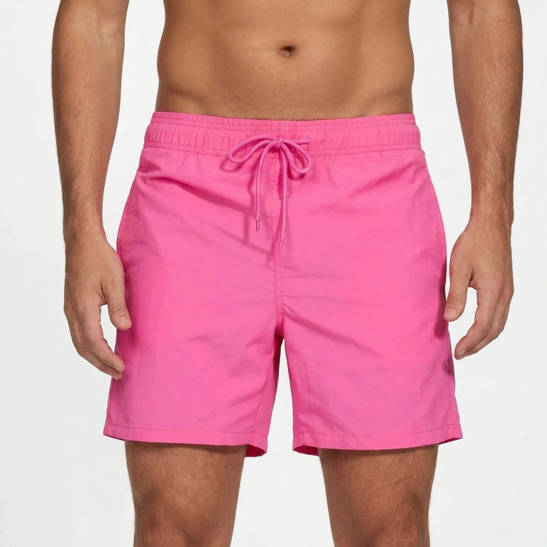 Modische Herren Schwimmhose, schnelltrocknend und bequem für entspannte Tage am Wasser oder Pool.