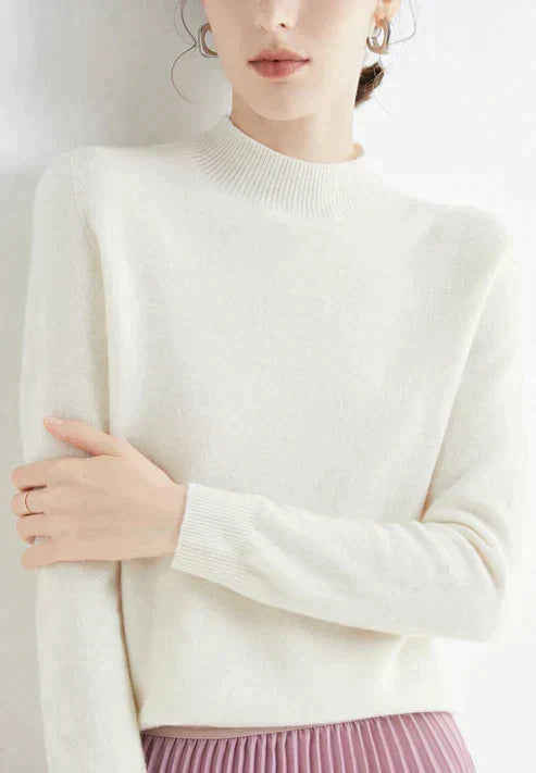 Klassischer Damen Feinstrickpullover mit Rundhals und geradem Schnitt. Zeitlos elegant und bürotauglich.
