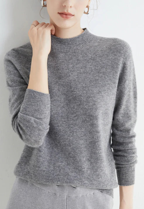 Eleganter Damen Feinstrickpullover mit Rundhals und geradem Schnitt. Vielseitig für Büro und Freizeit.