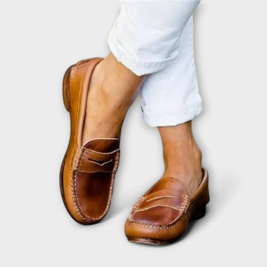 Elegante hellbraune Damen Loafer, klassisch im Design und sehr komfortabel für den Alltag.