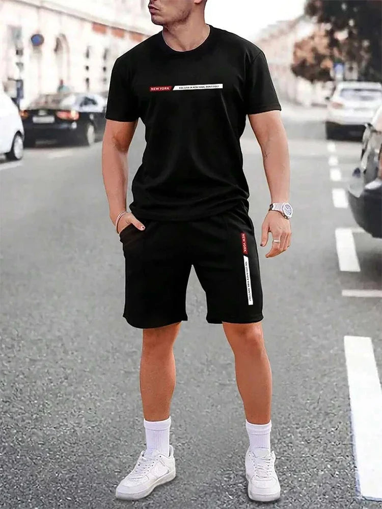 Sportlich-lässiges Herren Set: Komfortables T-Shirt und Shorts für Freizeit, Urlaub oder entspannte Tage.