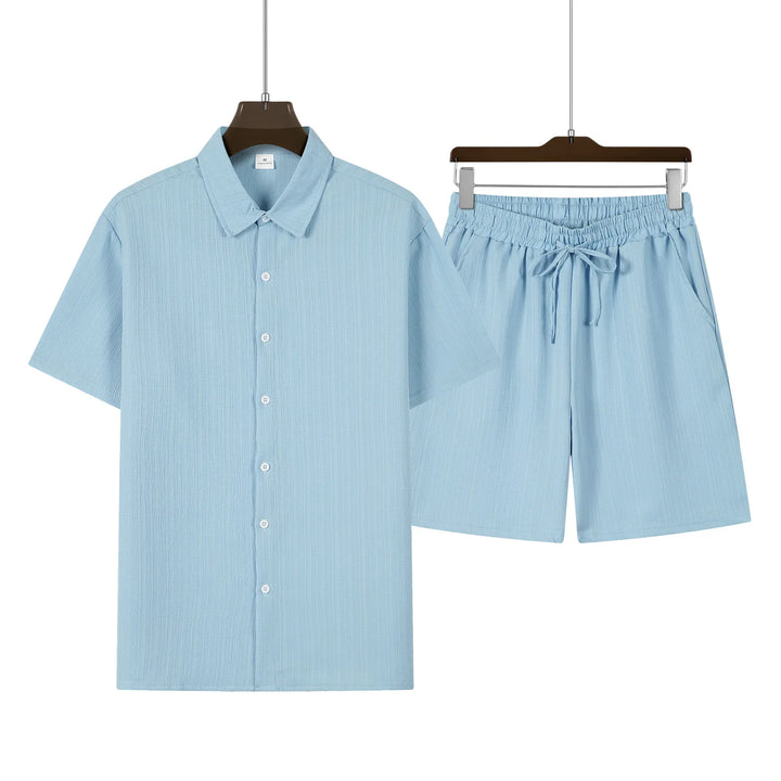 Vielseitiges Herren Sommer Outfit, Hemd & Shorts Zweiteiler, für Freizeit, Strand & lässige Looks.