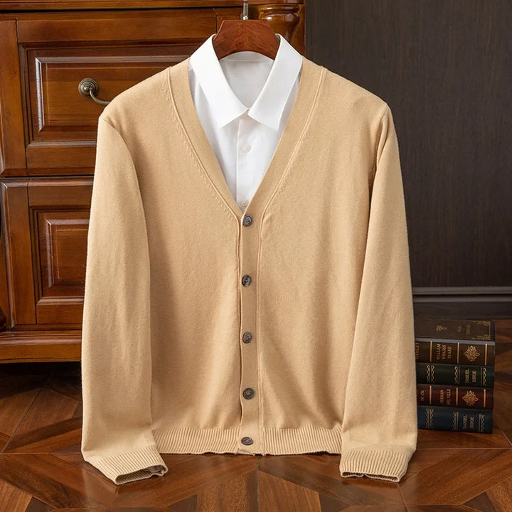 Lässiger Herren Strickcardigan mit V-Ausschnitt, Knopfleiste, perfekt für entspannte Freizeitmode.
