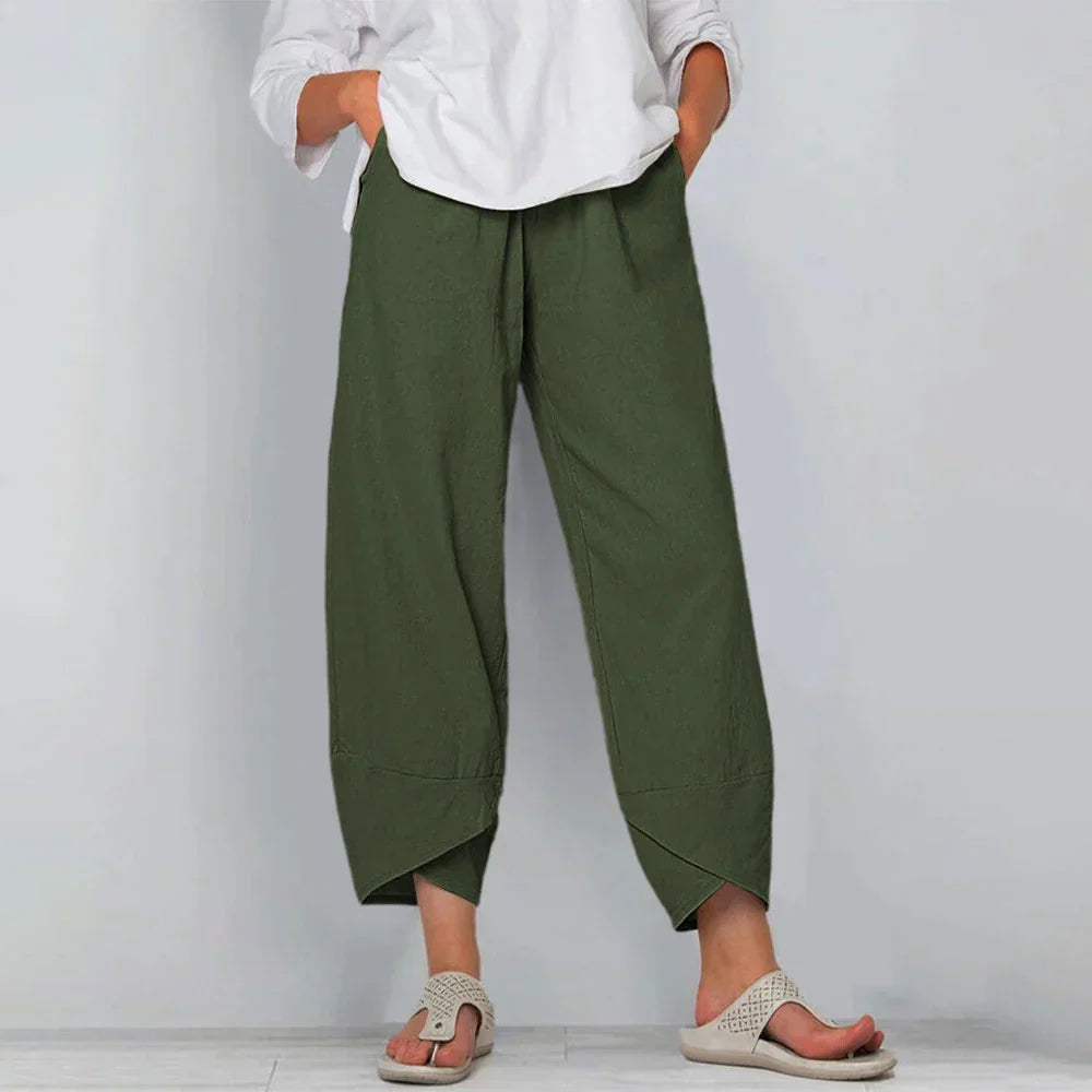 Elegante beige Culotte Hose für Damen, Relaxed Fit, hoher Bund, bietet Komfort und Stil für moderne Looks.