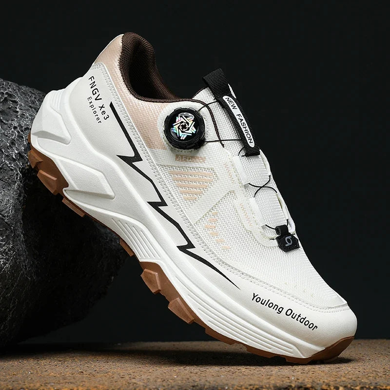 Komfortable Herren Bergschuhe mit atmungsaktivem Material und Drehverschluss, perfekt für Outdoor-Sport.