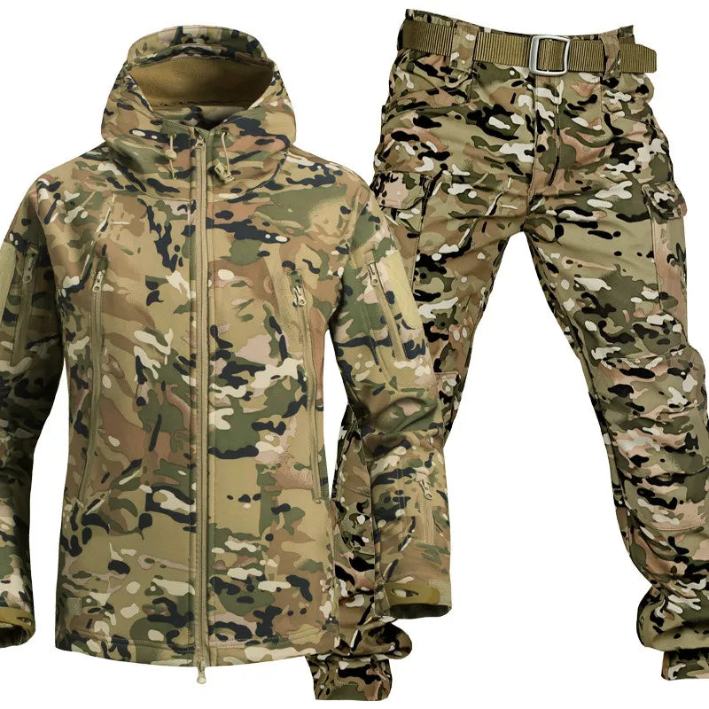 Detailaufnahme des robusten, wetterfesten Materials des Herren Outdoor-Sets. Strapazierfähig für jedes Abenteuer.