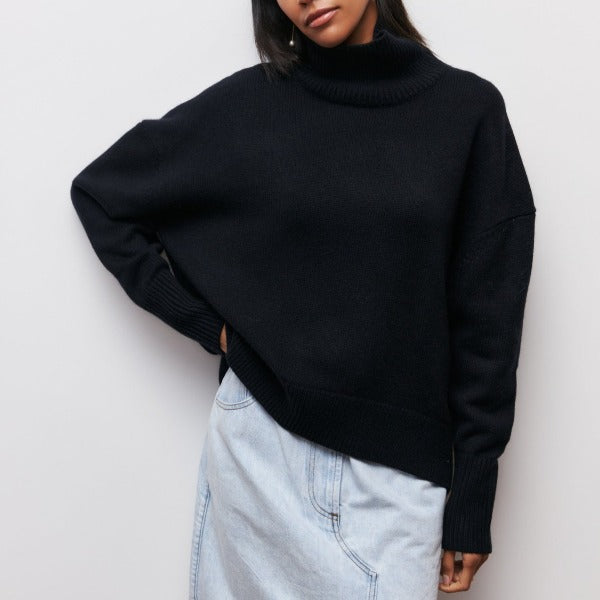 Zeitloser Damen Rollkragenpullover. Eleganter Langarmpullover als stilvoller Winterpullover für Herbstmode.