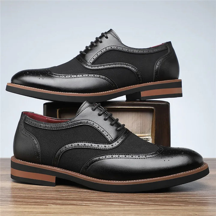 Rutschfeste Sohle der zweifarbigen Herren Oxford Brogues. Komfortable Business-Schnürschuhe für sicheren Halt und Komfort.