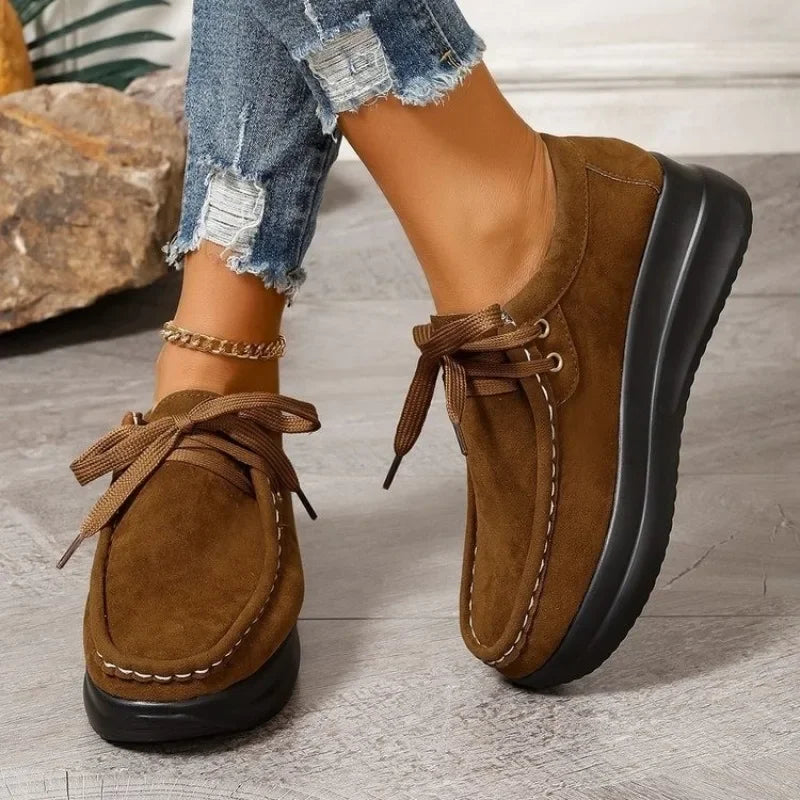 Bequeme Damen Schnür-Sneakers mit Polsterung, ideal für den ganzen Tag, leicht und komfortabel.