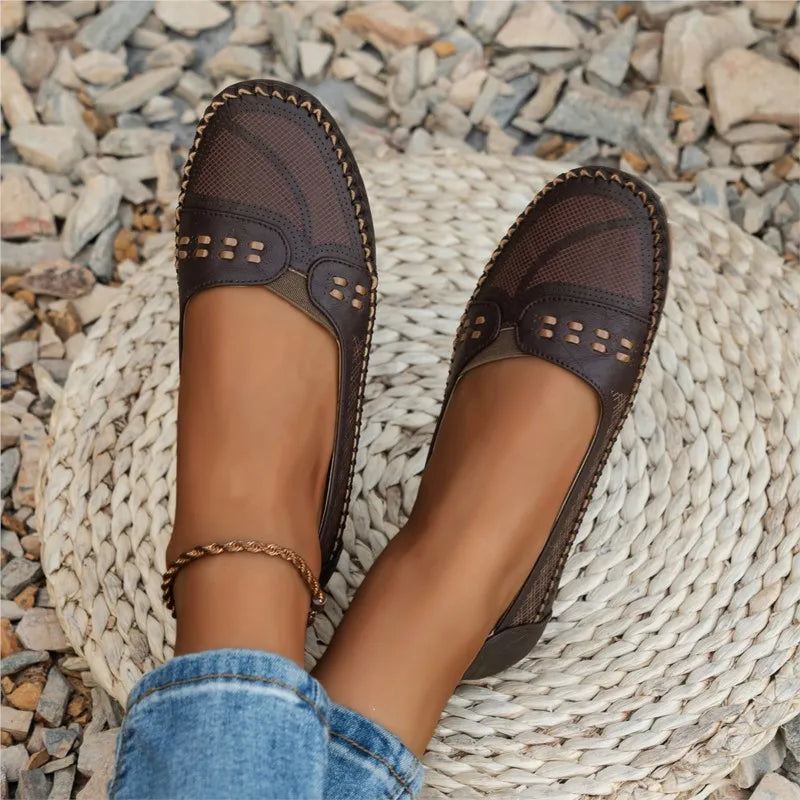 Bequeme Damen Loafer mit flacher Sohle für ganztägigen Komfort und zeitlosen Look.