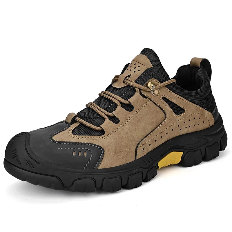 Robuste Herren Trekkingschuhe für Wandern & Camping. Wasserdicht & rutschfeste Sohle für sicheren Halt im Gelände.
