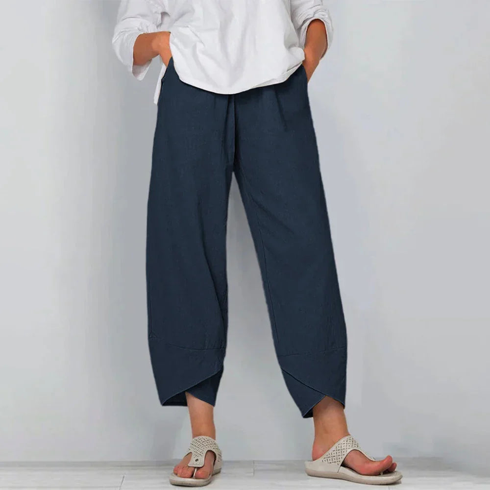 Komfortable Damen Culotte in Beige, Relaxed Fit, ideal für einen eleganten und modischen Auftritt im Alltag.