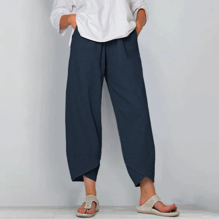 Komfortable Damen Culotte in Beige, Relaxed Fit, ideal für einen eleganten und modischen Auftritt im Alltag.