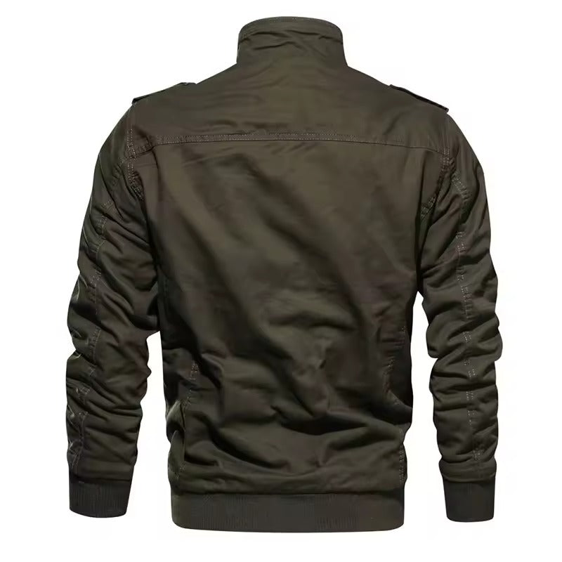 Stylische Herren-Bomberjacke für Herbst & Winter, winddicht & warm, mit praktischen Taschen.