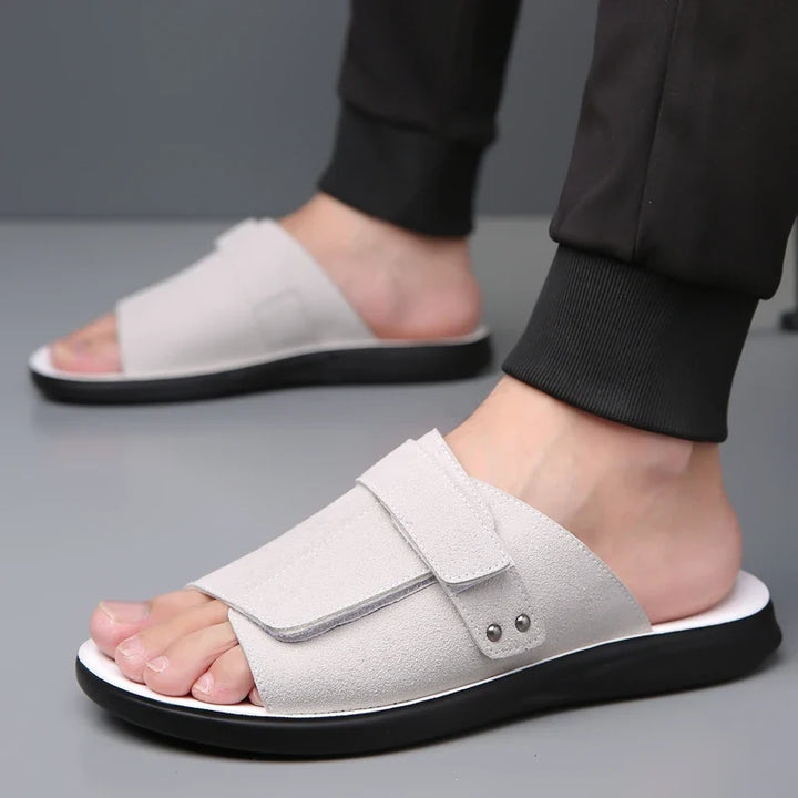 Praktische Herren Slip-On Sandalen, rutschfest & komfortabel. Ideale Freizeitschuhe mit Klettverschluss für den Sommer.