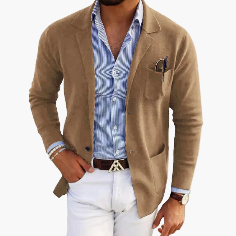 Stilvoller Herren Blazer als Eventoutfit, kombiniert Eleganz & Komfort.