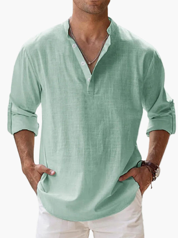 Bequemes Herren Langarmhemd mit Henley-Ausschnitt, Krempelärmel, perfekt für lässige Sommer-Outfits.