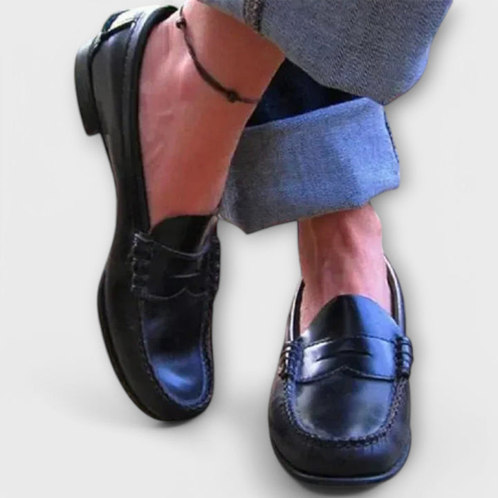 Stilvolle braune Damen Loafer, bequem und rutschfest, ideal als Büroschuhe oder Freizeitschuhe.