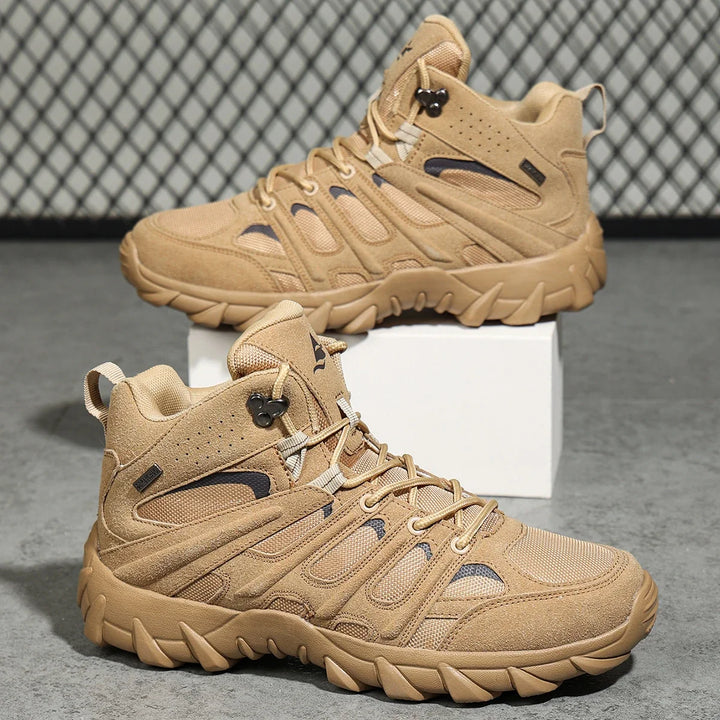 Rutschfeste Profilsohle der Herren Wanderschuhe, für sicheren Halt auf anspruchsvollem Gelände.
