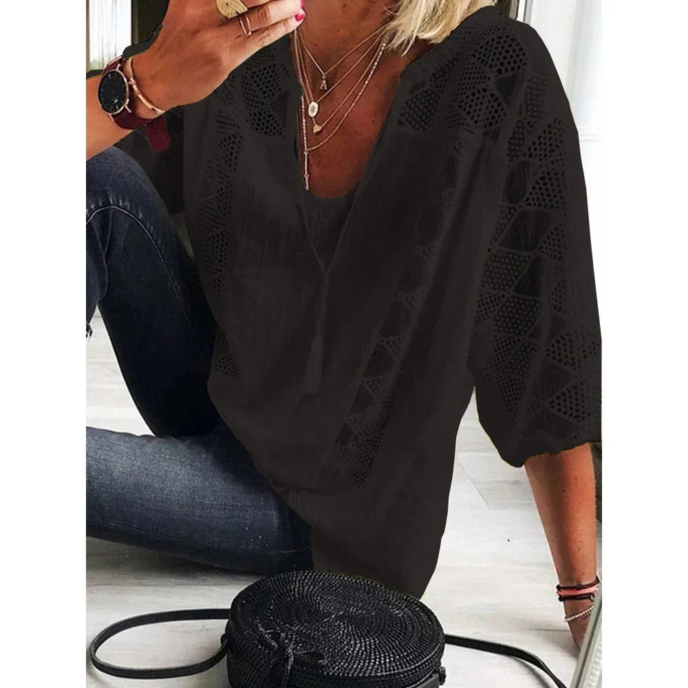 Bequeme Damen Sommerbluse in Relaxed Fit mit Spitze; leicht & luftig für entspannte Sommertage.