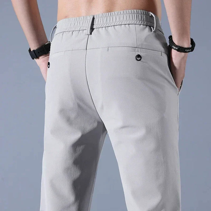 Elastische Herren Golfhose FairwayFlex, maximale Bewegungsfreiheit & Komfort für den Golfschwung. Ideal für Sport.