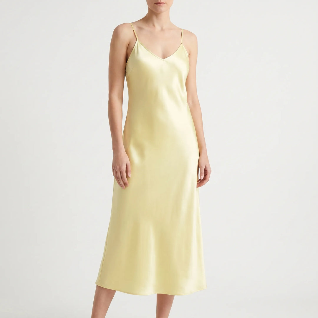 Elegantes, glänzendes Damen Midi Slipkleid in A-Linie, perfekt für festliche Anlässe am Abend.