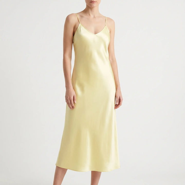 Elegantes, glänzendes Damen Midi Slipkleid in A-Linie, perfekt für festliche Anlässe am Abend.