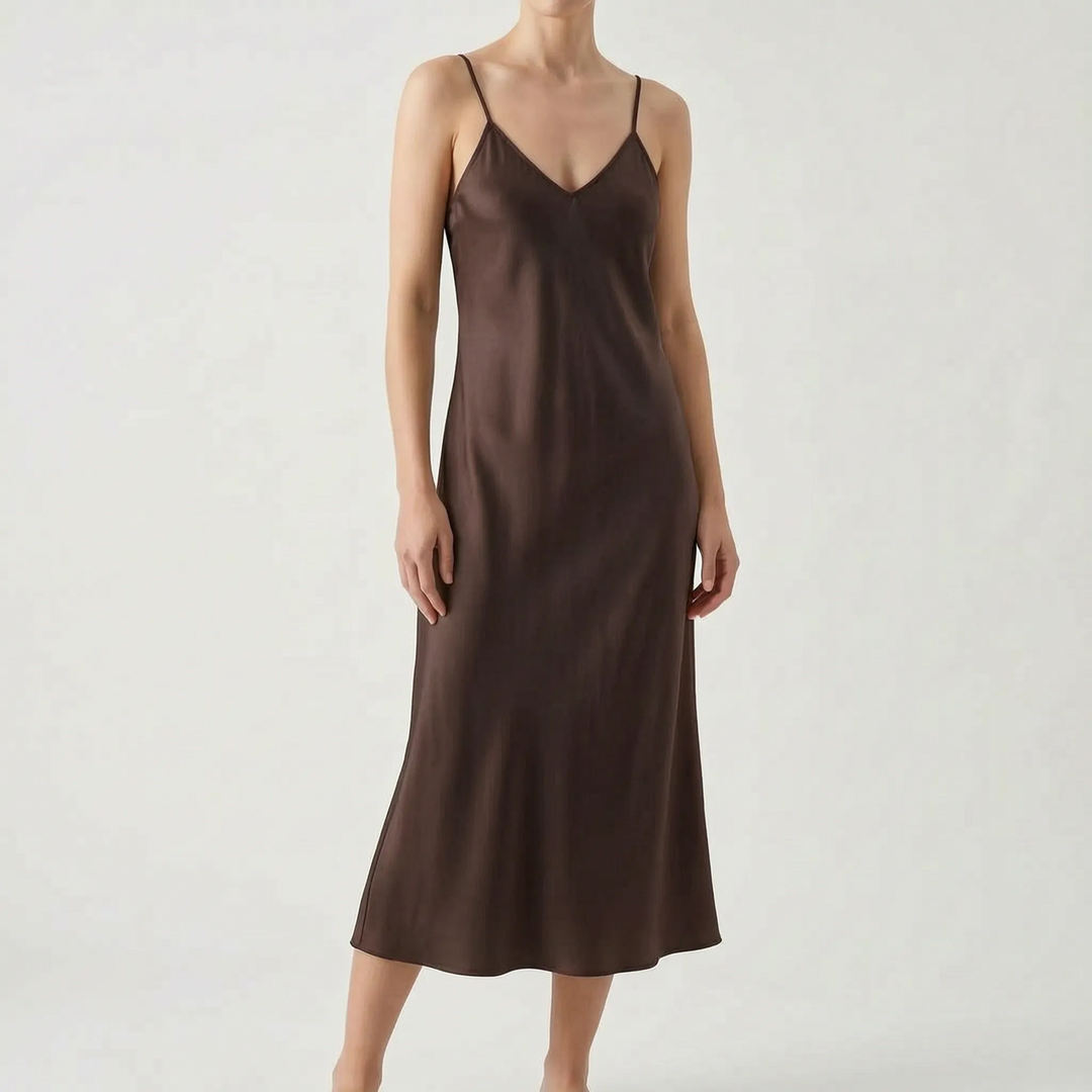 Elegantes Damen Slipkleid mit schimmerndem Glanz, ideal für vielseitige Anlässe im Sommer oder als Abendkleid.