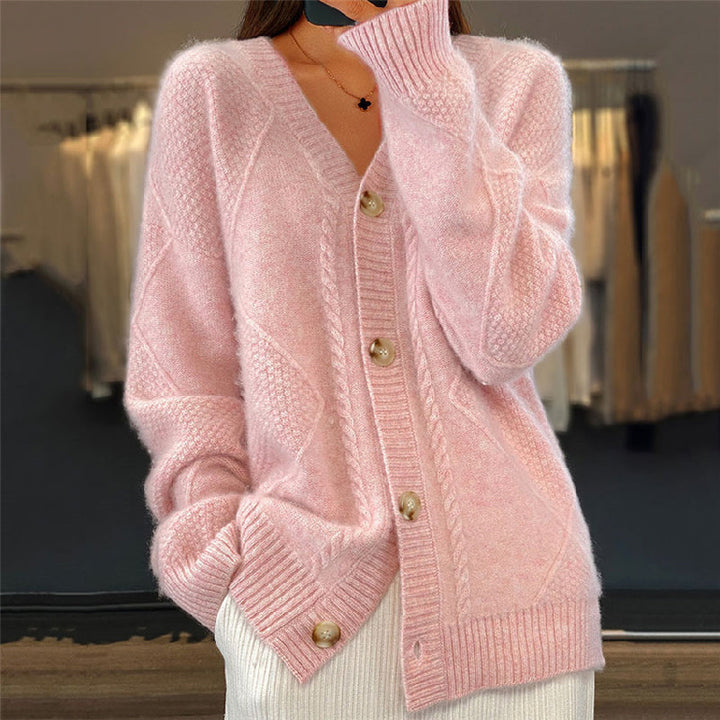 Gemütliche Damen-Langarmstrickjacke in Rosa, perfekt für Herbst und Winter. Bequemer, legerer Stil.