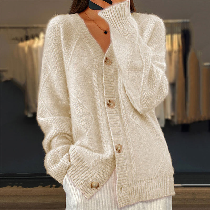 Bequeme, legere Damen-Strickjacke in Beige mit langen Ärmeln. Gemütliche Herbst- & Winterkleidung.
