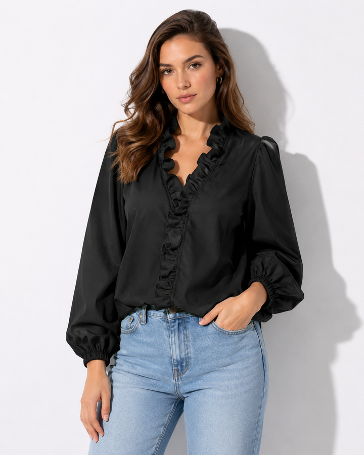 Komfortable Langarm-Rüschenbluse für Damen. Perfekt als stilvolles Oberteil für Alltag und elegante Anlässe.