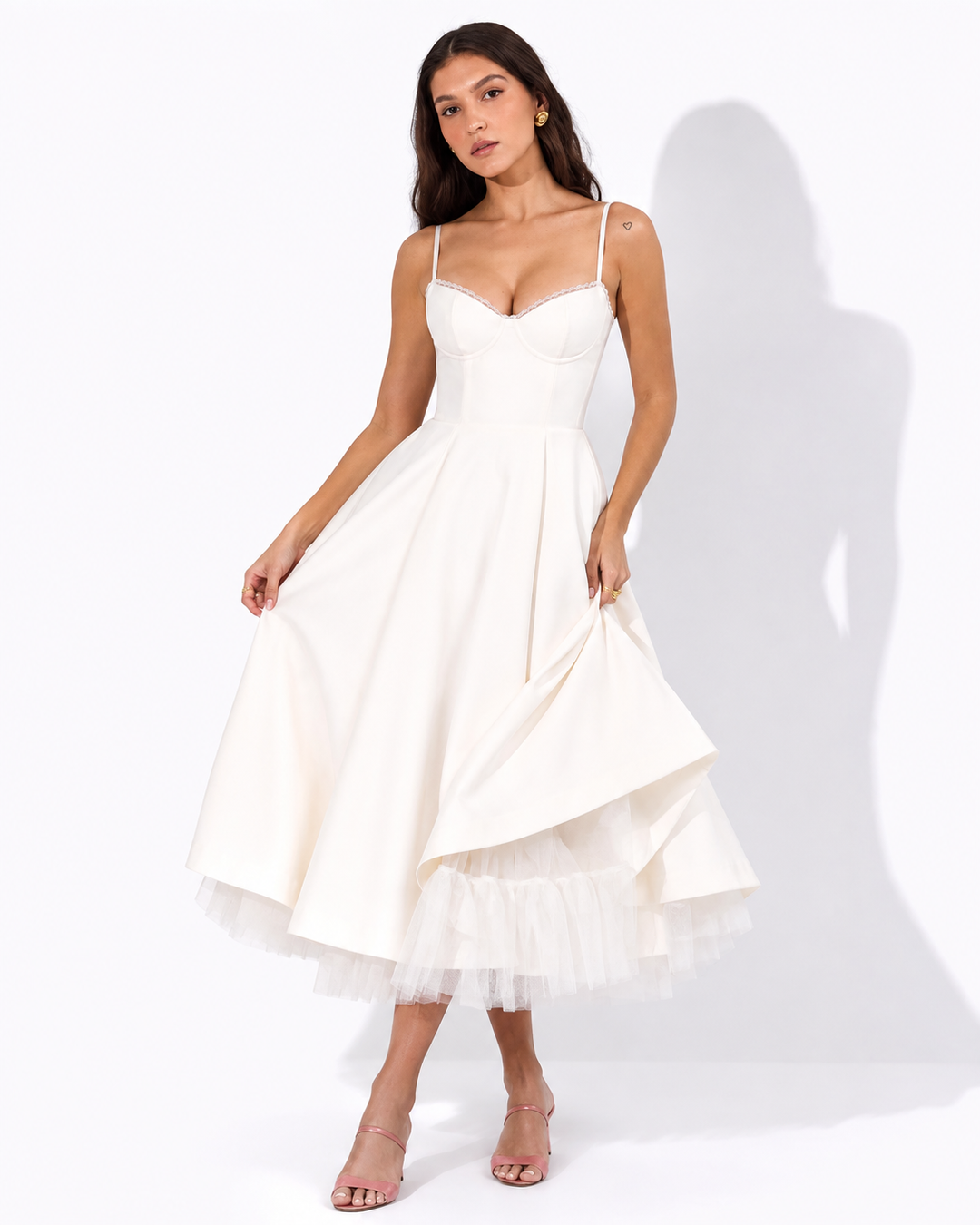 Rückenansicht des eleganten Abendkleids für Damen, ein schmeichelhaftes Design für besondere Anlässe.