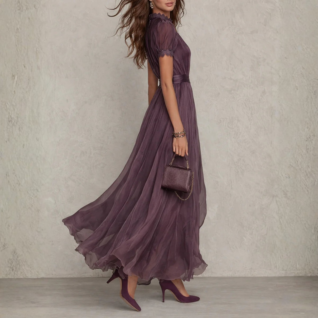 Festliches Damen Maxikleid im Vintage-Stil, ideal als Galakleid oder elegantes Outfit für besondere Anlässe.