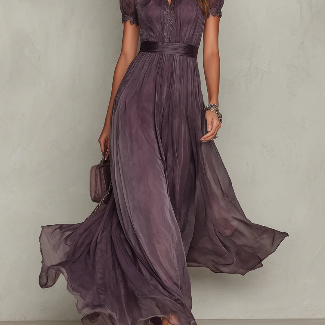 Langes, fließendes Damen Abendkleid aus Spitze für elegante Anlässe, mit figurschmeichelnder Passform.