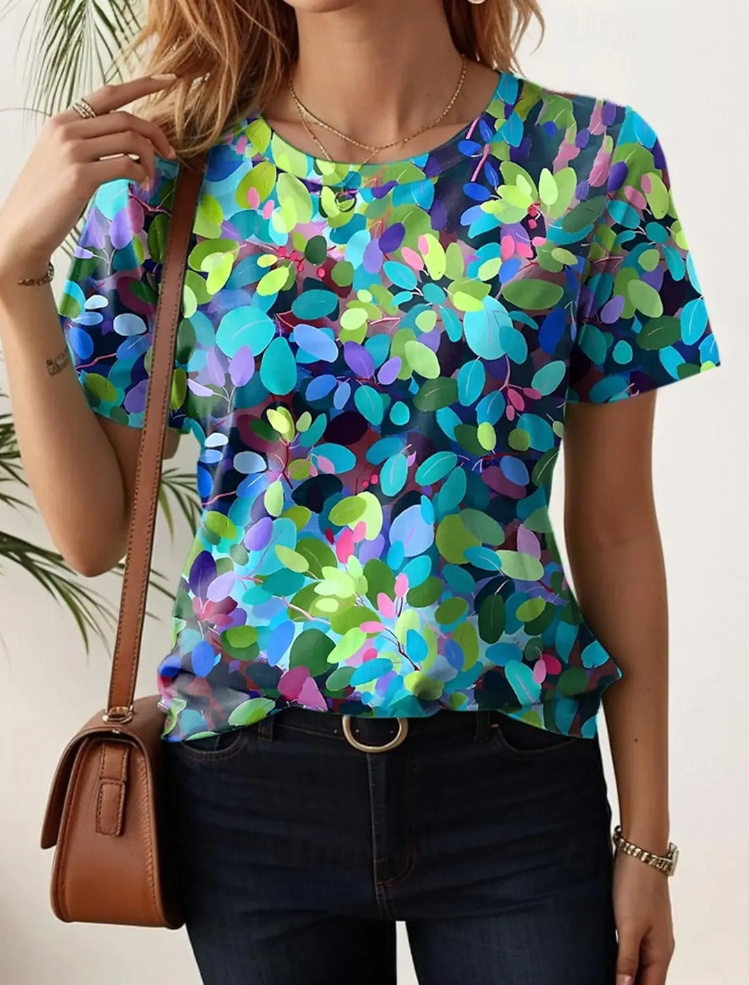 Lässiges Damen Rundhals Longshirt mit floraler Grafik. Weit geschnitten, komfortabel für den Sommer.