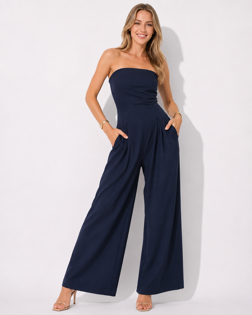 Moderner Damen Jumpsuit mit femininem Schnitt. Perfekt für Abendmode & sommerliche Events.