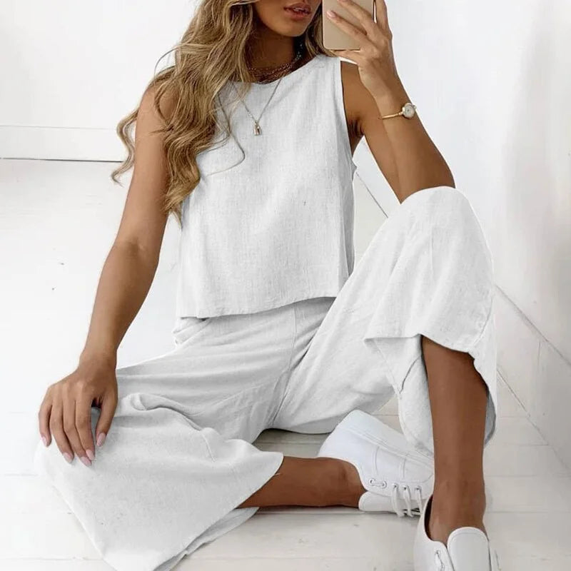 Modernes Damen Outfit Set für den Herbst, bequem und stilvoll, perfekt als Freizeitanzug.